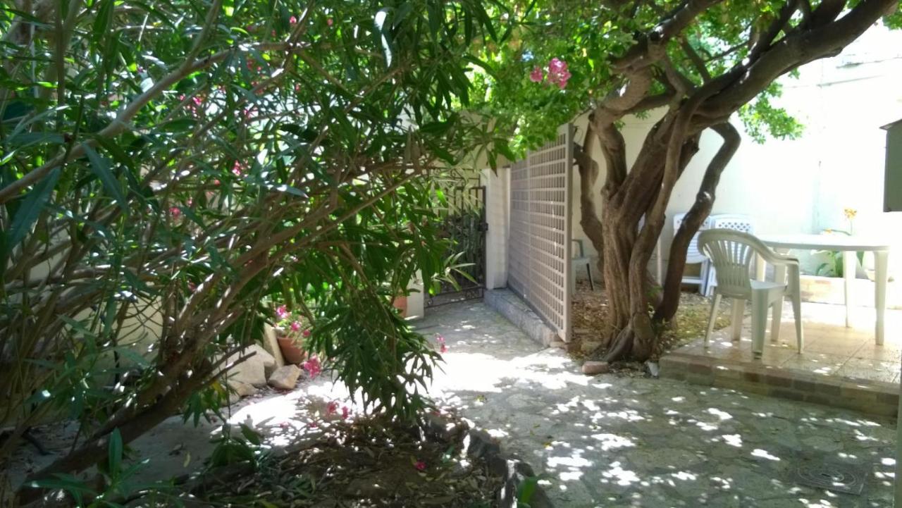 Logement Climatise Avec Jardin Et Parking Pour 2 Personnes En Bord De Plage ラシオタ エクステリア 写真