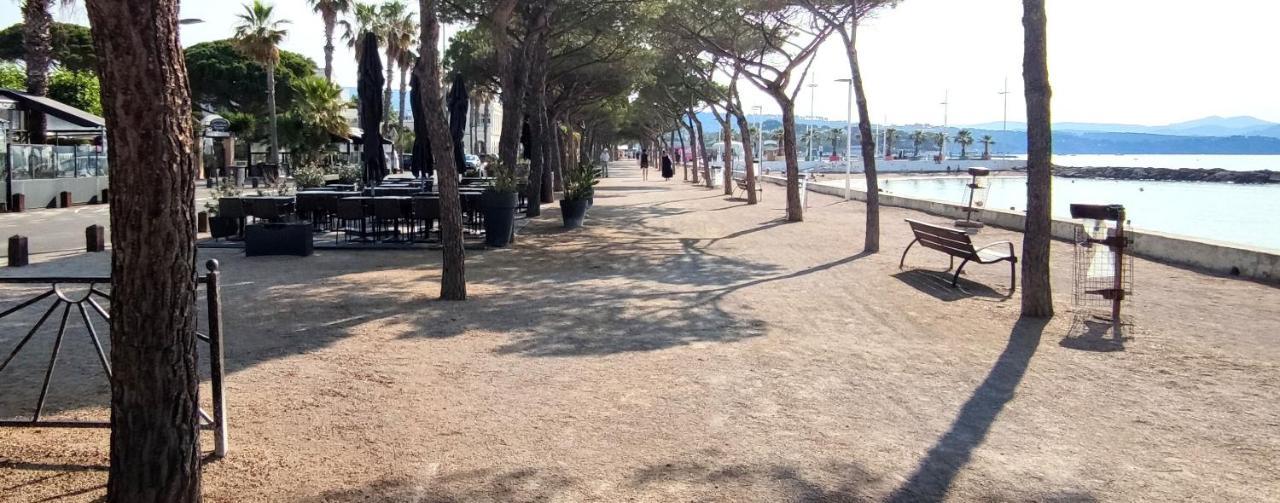 ラシオタLogement Climatise Avec Jardin Et Parking Pour 2 Personnes En Bord De Plageアパートメント エクステリア 写真