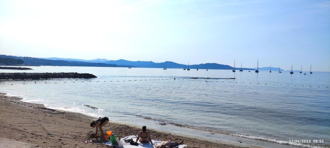 ラシオタLogement Climatise Avec Jardin Et Parking Pour 2 Personnes En Bord De Plageアパートメント エクステリア 写真