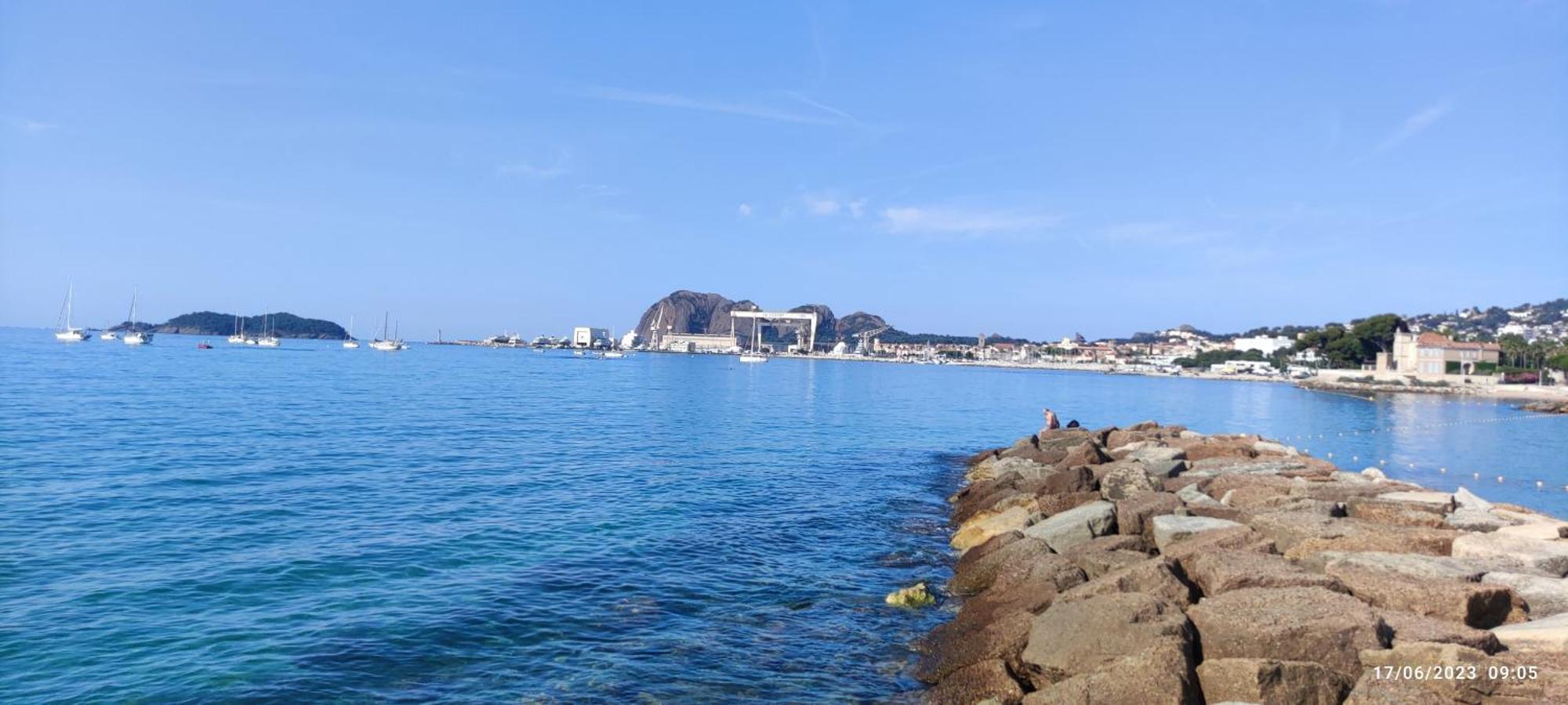 Logement Climatise Avec Jardin Et Parking Pour 2 Personnes En Bord De Plage ラシオタ エクステリア 写真