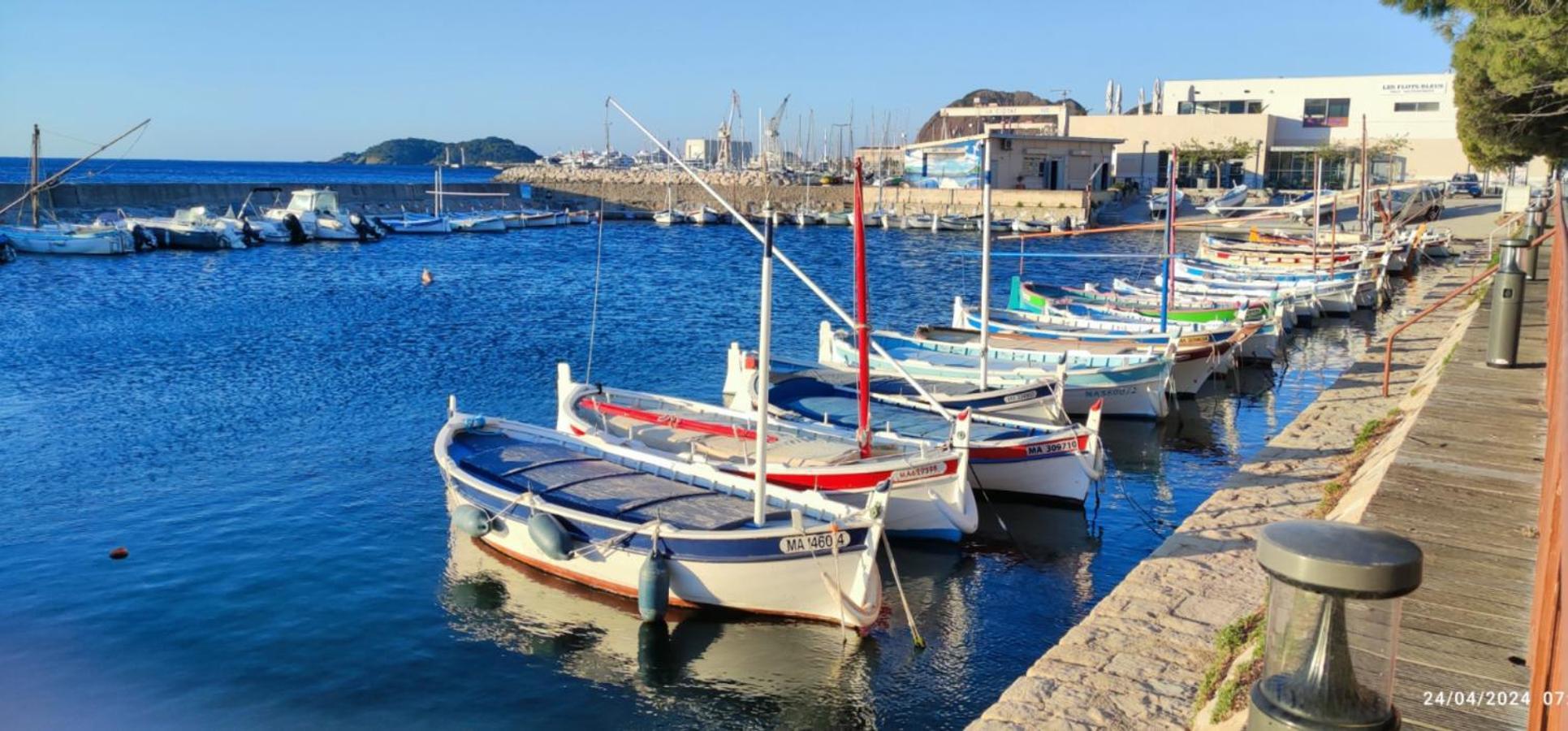 ラシオタLogement Climatise Avec Jardin Et Parking Pour 2 Personnes En Bord De Plageアパートメント エクステリア 写真